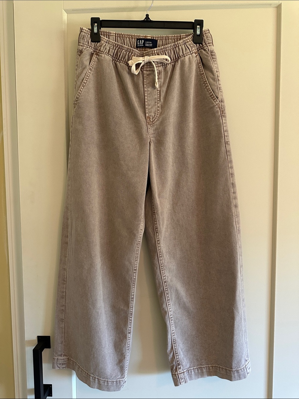 GAP women’s High Rise Wide-Leg Drawstring Jeans in Taupe - Size Small Petite